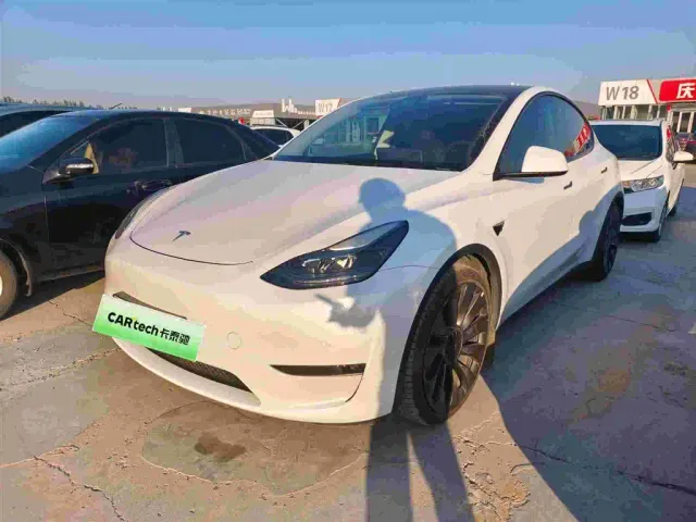 Фотография автомобиля — Tesla Model Y