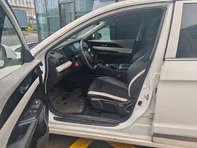 Dongfeng Fengshen E70 — Фото автомобиля 4