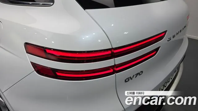 Genesis GV70 — Фото автомобиля 8
