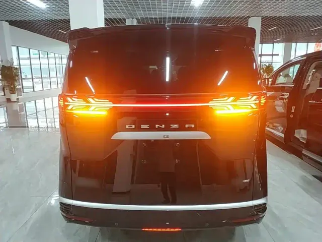 Denza Denza D9 2022 DM-i 970 AWD Flagship — Фото автомобиля 5