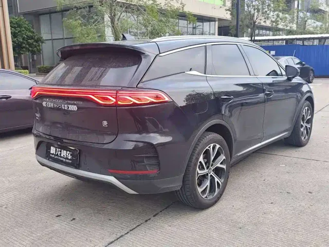 BYD Tang — Фото автомобиля 9
