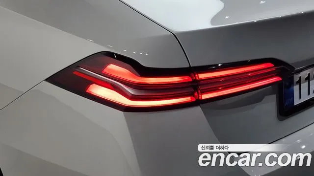 BMW 5-Series — Фото автомобиля 19