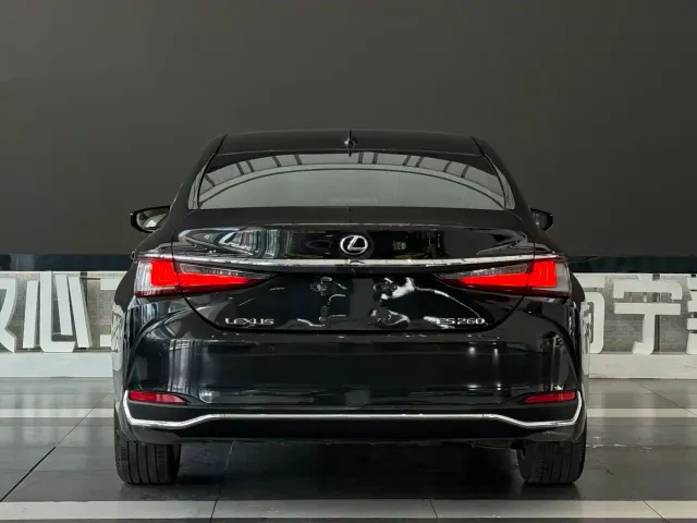 Lexus ES — Фото автомобиля 6