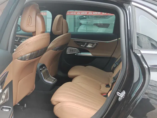 Mercedes-Benz E-Class — Фото автомобиля 7