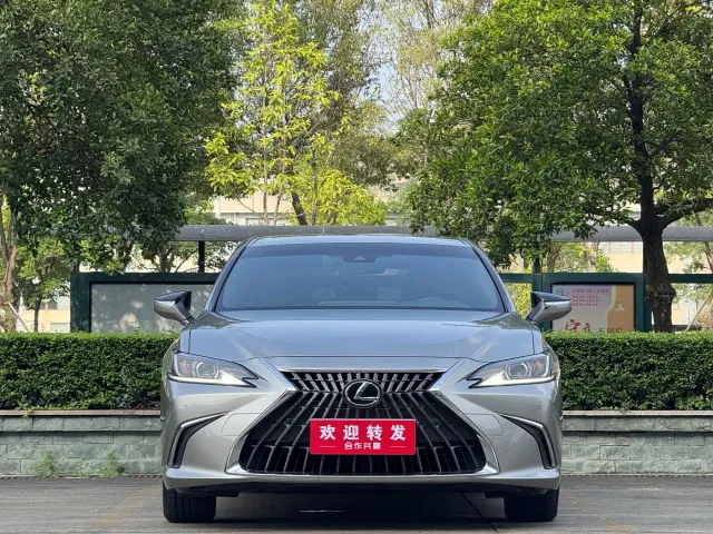Lexus ES — Фото автомобиля 2