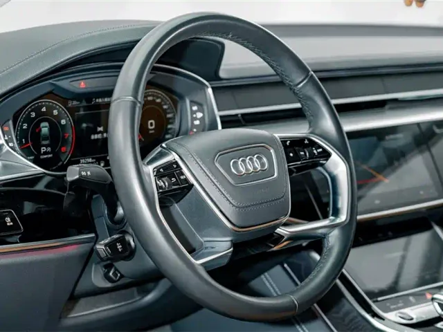 Audi A8 — Фото автомобиля 9