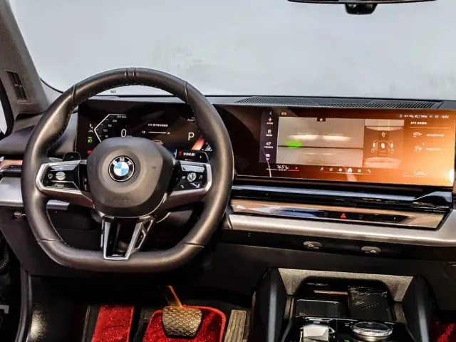 BMW 5 Series — Фото автомобиля 30
