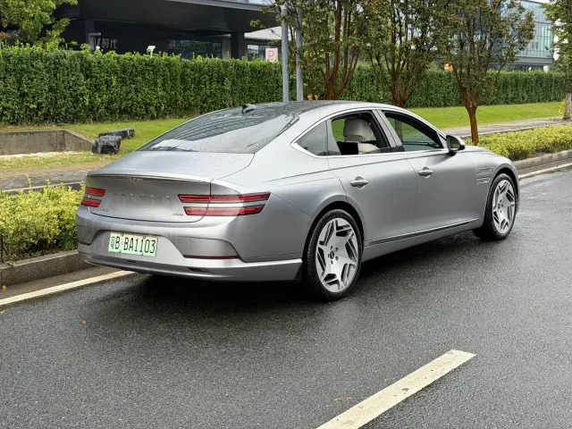 Genesis Pure Electric G80 — Фото автомобиля 13
