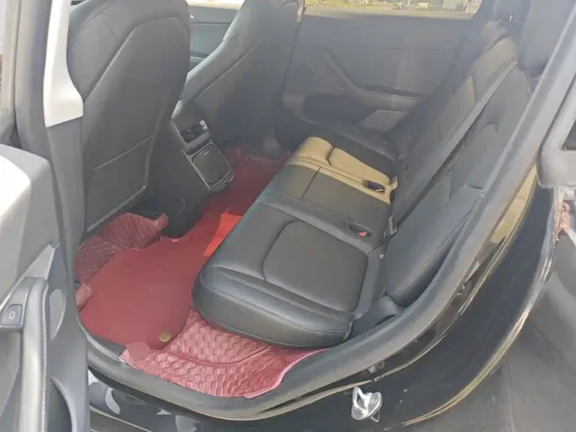 Tesla Model Y — Фото автомобиля 16