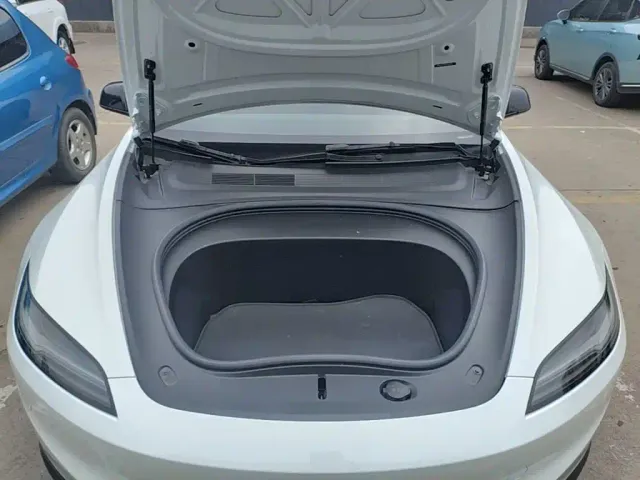 Tesla Model 3 — Фото автомобиля 19