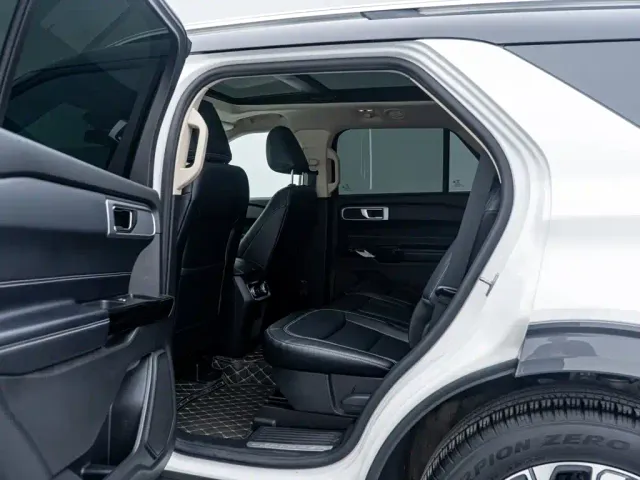 Ford Explorer — Фото автомобиля 19
