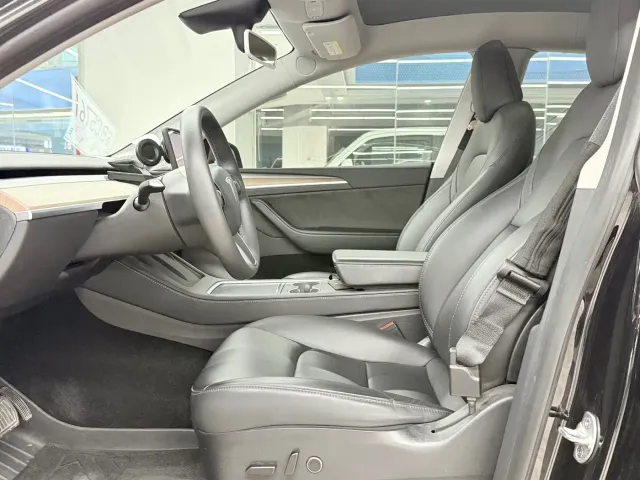 Tesla Model Y — Фото автомобиля 6