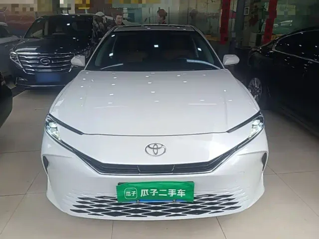 Toyota Camry — Фото автомобиля 2