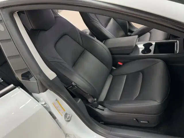 Tesla Model 3 — Фото автомобиля 18