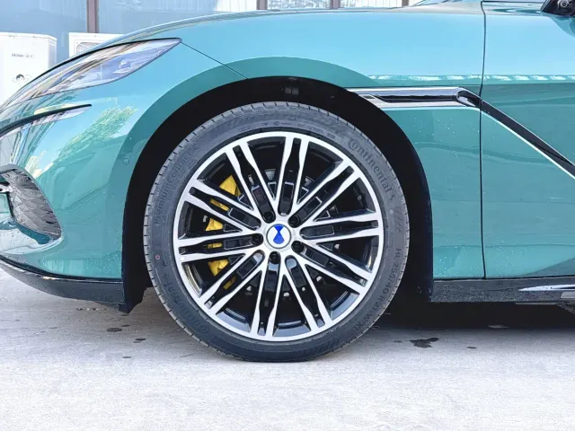 Denza Z9GT — Фото автомобиля 2