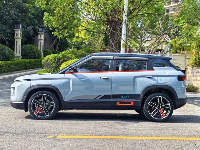 Geely ICON — Фото автомобиля 2