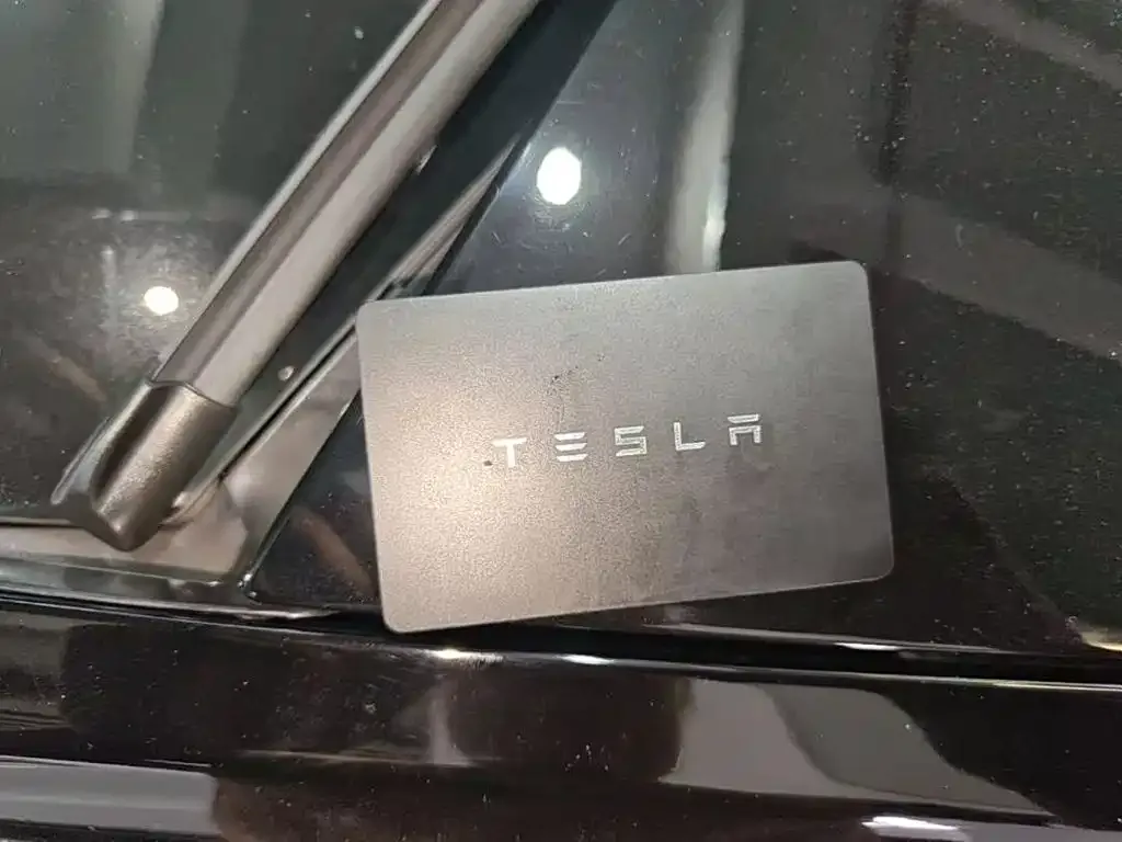 Tesla Model Y 2024 Rear-Wheel Drive Version — Фото автомобиля 8