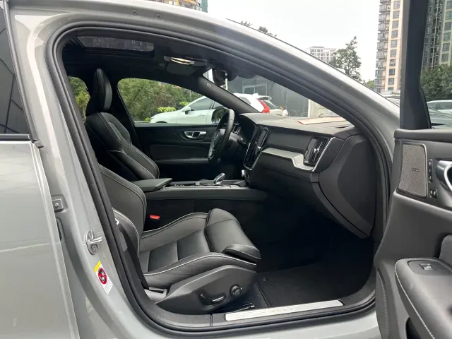 Volvo S60 — Фото автомобиля 19