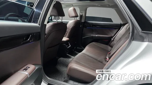 Hyundai Grandeur Grandeur (GN7) 2.5 Бензин 2WD — Фото автомобиля 10