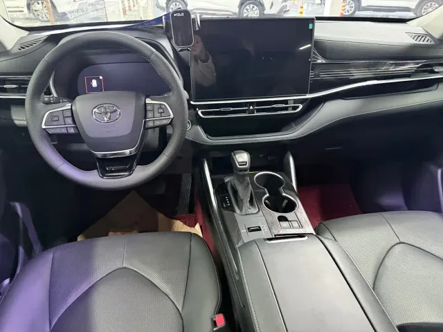 Toyota Highlander — Фото автомобиля 10