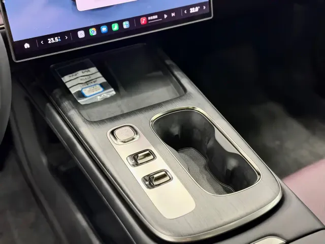 Xiaomi SU7 — Фото автомобиля 14