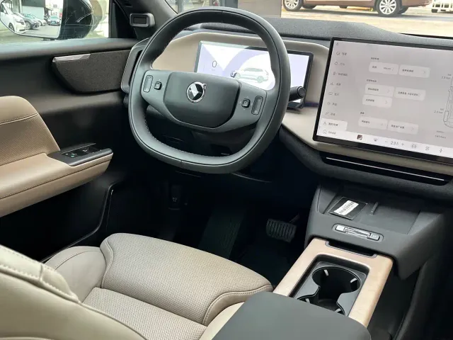 Volvo XC70 Plug-in Hybrid — Фото автомобиля 9