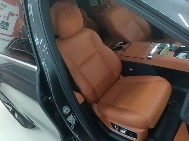 Li Auto L8 — Фото автомобиля 24