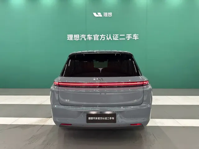 Li Auto L8 — Фото автомобиля 9