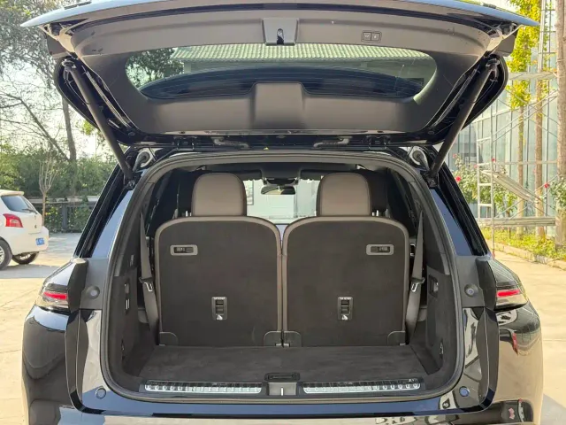 Li Auto L8 — Фото автомобиля 14