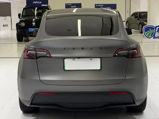 Tesla Model Y — Фото автомобиля 4