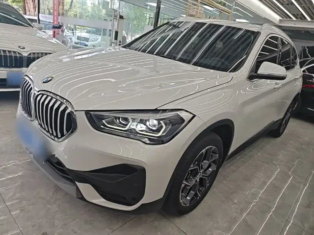 Фотография автомобиля — BMW X1