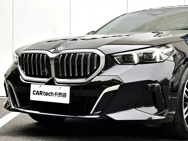 BMW 5 Series — Фото автомобиля 14