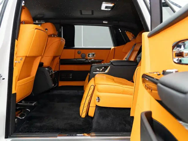 Rolls-Royce Phantom — Фото автомобиля 10
