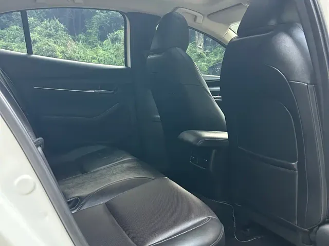 Mazda Axela — Фото автомобиля 12