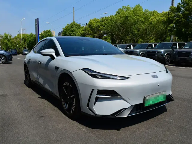 Geely Galaxy E8 — Фото автомобиля 3