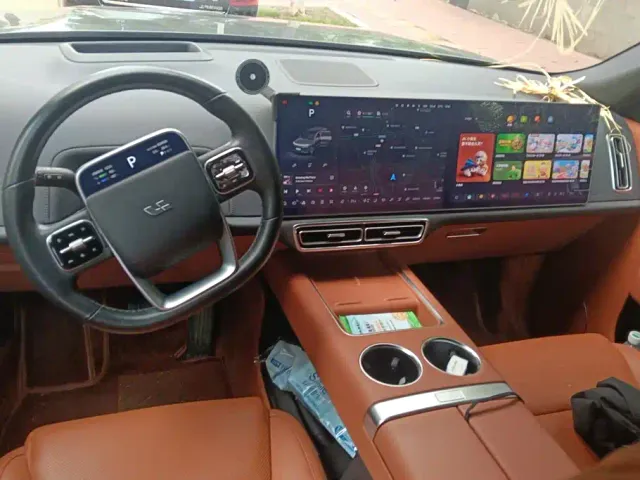 Li Auto L8 — Фото автомобиля 12