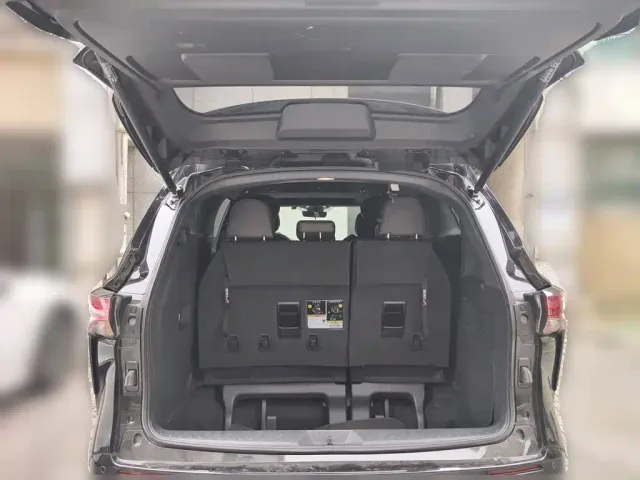Toyota Sienna — Фото автомобиля 9