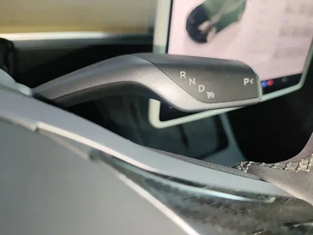 Tesla Model Y — Фото автомобиля 13