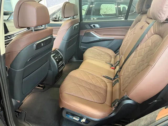 BMW X7 — Фото автомобиля 9