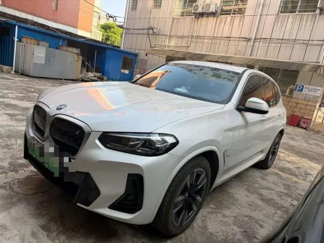 Фотография автомобиля — BMW iX3