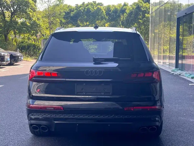 Audi SQ7 — Фото автомобиля 3