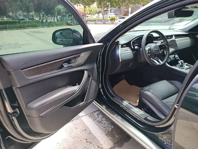 Jaguar XFL — Фото автомобиля 15