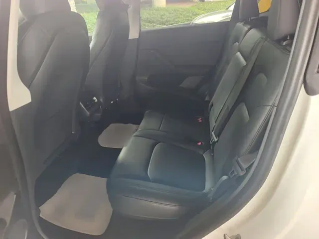 Tesla Model Y — Фото автомобиля 16
