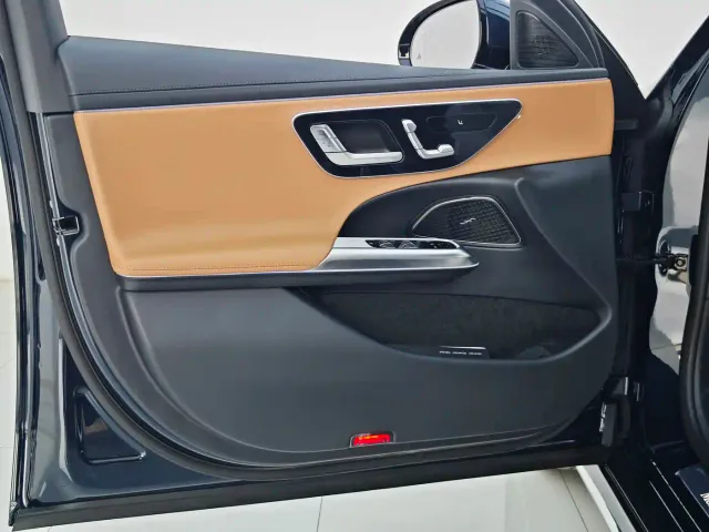 Mercedes-Benz E-Class — Фото автомобиля 23