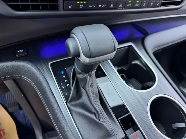 Toyota Sienna — Фото автомобиля 9