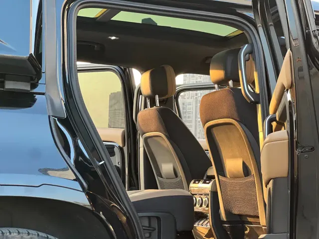Land Rover Defender — Фото автомобиля 7