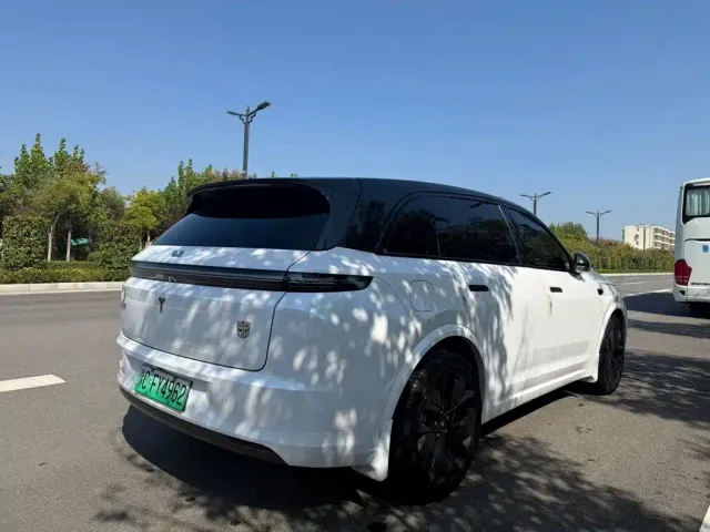 Li Auto L7 — Фото автомобиля 6
