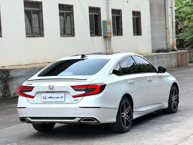 Honda Accord — Фото автомобиля 5