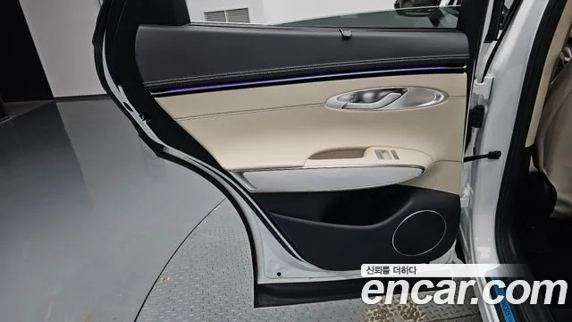 Genesis GV70 — Фото автомобиля 14