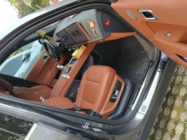 Li Auto L8 — Фото автомобиля 8